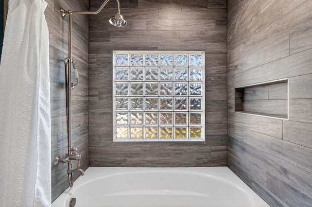 207 Hearthstone Circle, College Station, TX 77840