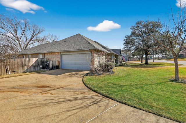207 Hearthstone Circle, College Station, TX 77840