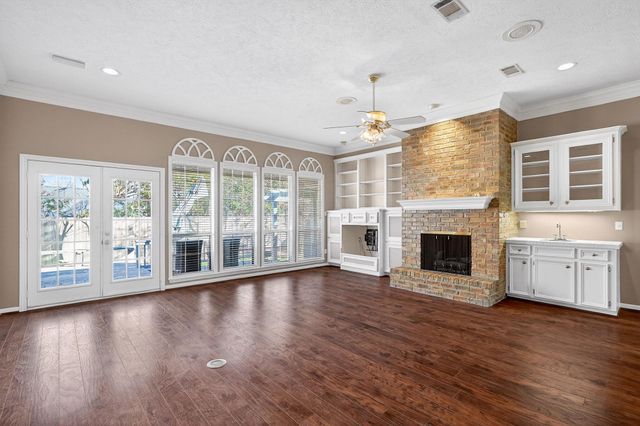 207 Hearthstone Circle, College Station, TX 77840