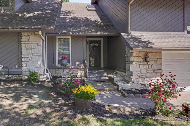 9707 S Lakewood Place, Tulsa, OK 74137