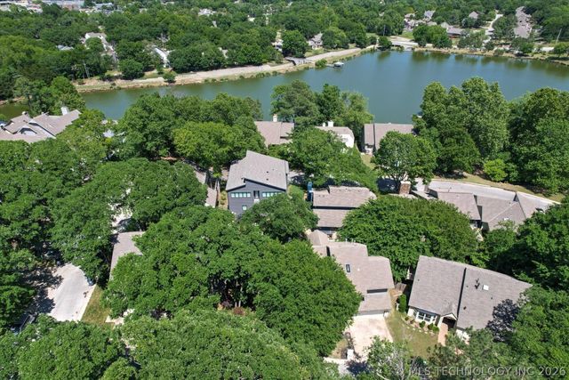 9707 S Lakewood Place, Tulsa, OK 74137