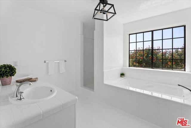 7321 Westlawn Avenue, Los Angeles, CA 90045