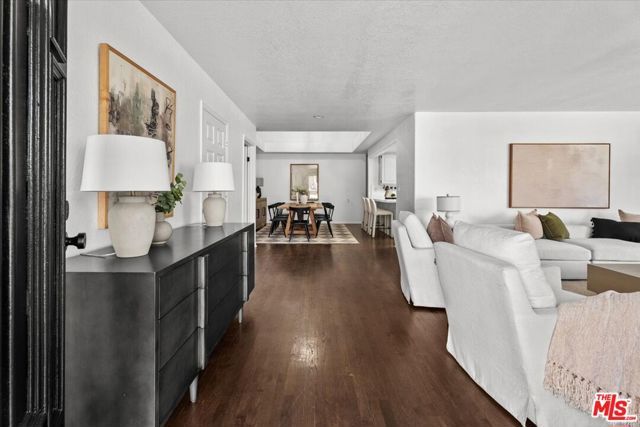 7321 Westlawn Avenue, Los Angeles, CA 90045