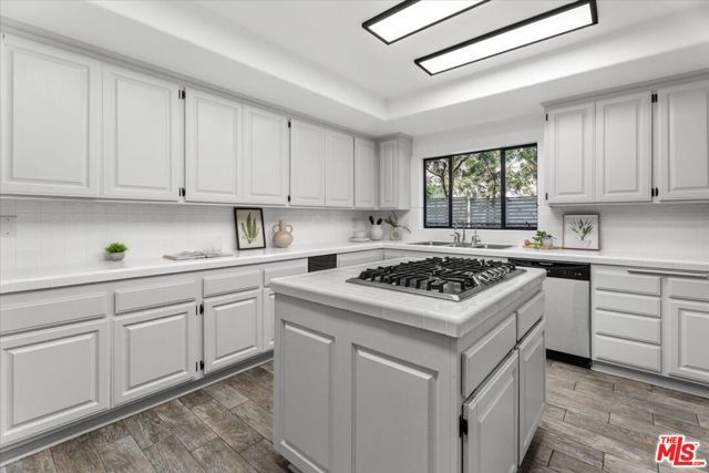 7321 Westlawn Avenue, Los Angeles, CA 90045