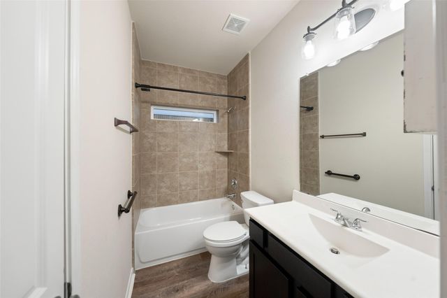 5182 Echo Falls Drive, Alvin, TX 77511