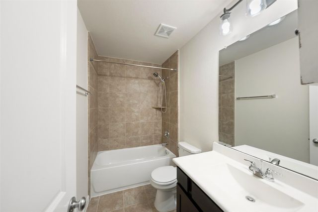 5182 Echo Falls Drive, Alvin, TX 77511