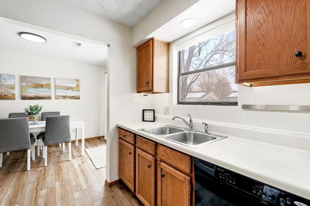 319 N Parkdale Ct, Wichita, KS 67212