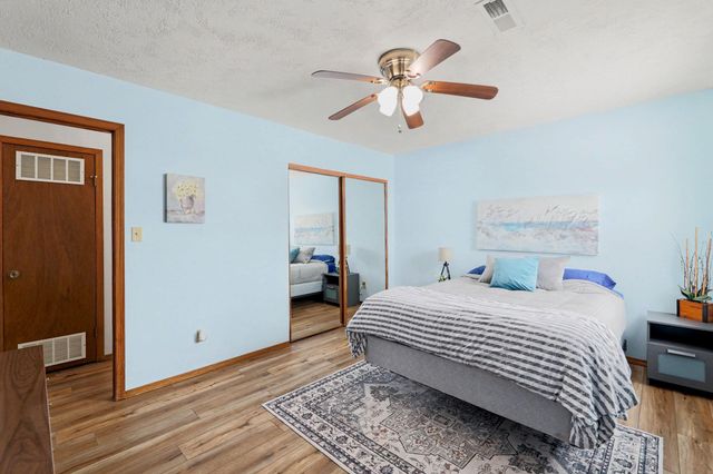 319 N Parkdale Ct, Wichita, KS 67212