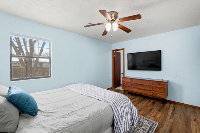 319 N Parkdale Ct, Wichita, KS 67212