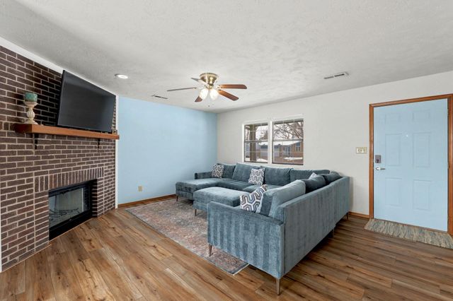 319 N Parkdale Ct, Wichita, KS 67212