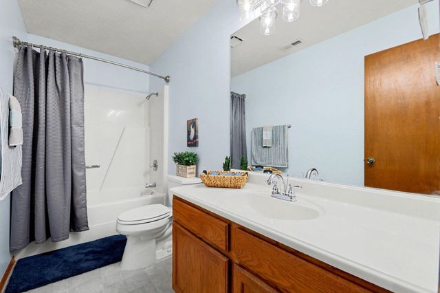 319 N Parkdale Ct, Wichita, KS 67212