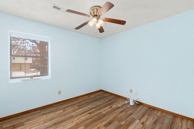 319 N Parkdale Ct, Wichita, KS 67212