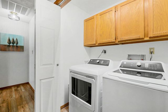 319 N Parkdale Ct, Wichita, KS 67212