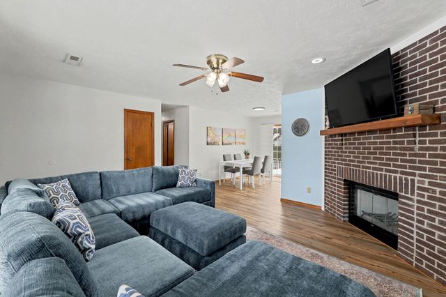 319 N Parkdale Ct, Wichita, KS 67212