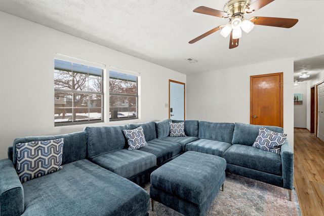 319 N Parkdale Ct, Wichita, KS 67212