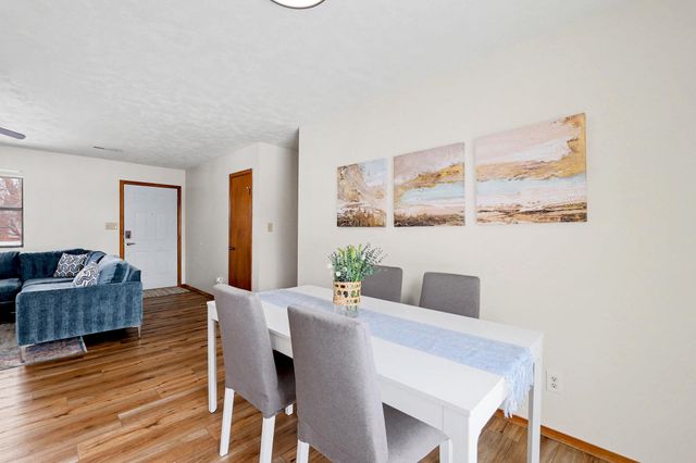 319 N Parkdale Ct, Wichita, KS 67212