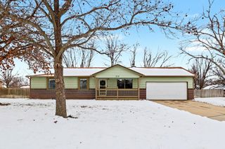 319 N Parkdale Ct, Wichita, KS 67212
