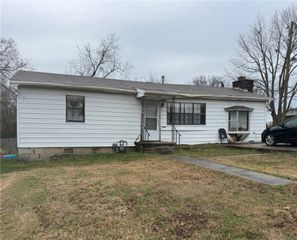1846 S Ashwood Avenue, Fayetteville, AR 72701
