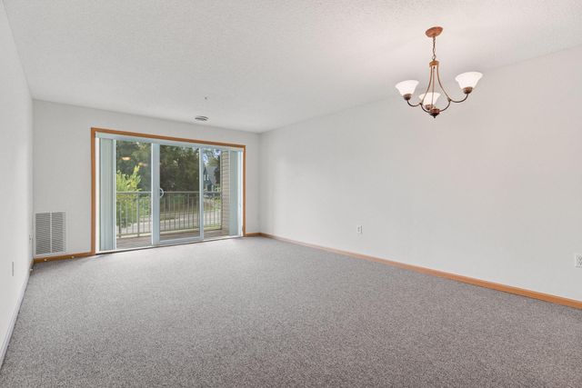 2231 Penn Place 209, North Saint Paul, MN 55109