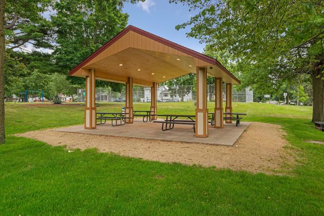 2231 Penn Place 209, North Saint Paul, MN 55109