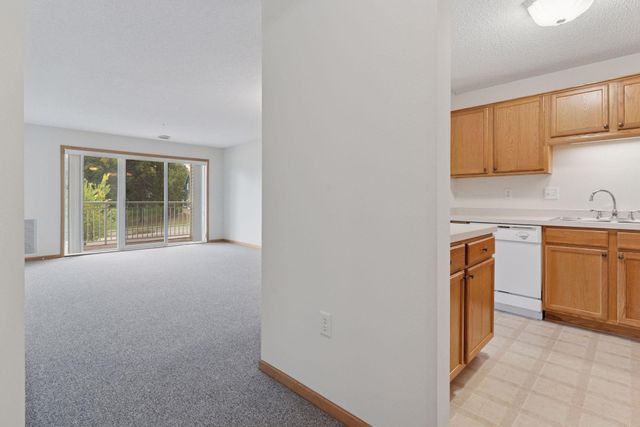 2231 Penn Place 209, North Saint Paul, MN 55109