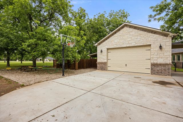 7400 Fox Run Court, Granbury, TX 76049