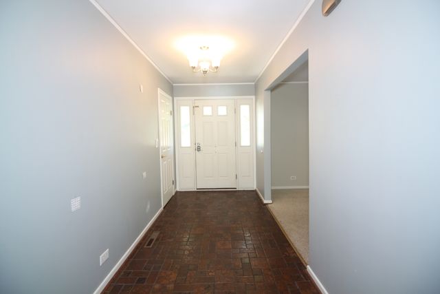 12 S Princeton Court, Arlington Heights, IL 60005