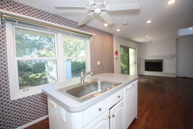 12 S Princeton Court, Arlington Heights, IL 60005