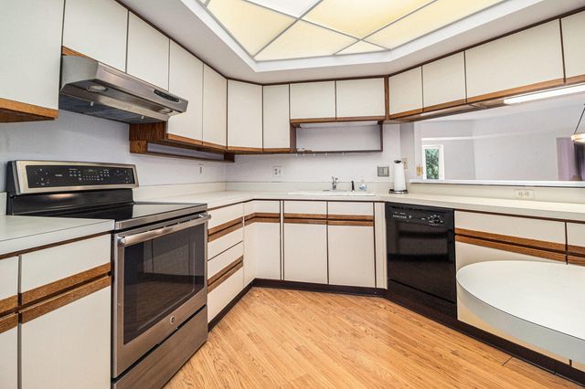 2115 Nature Cove Court 206, Ann Arbor, MI 48104