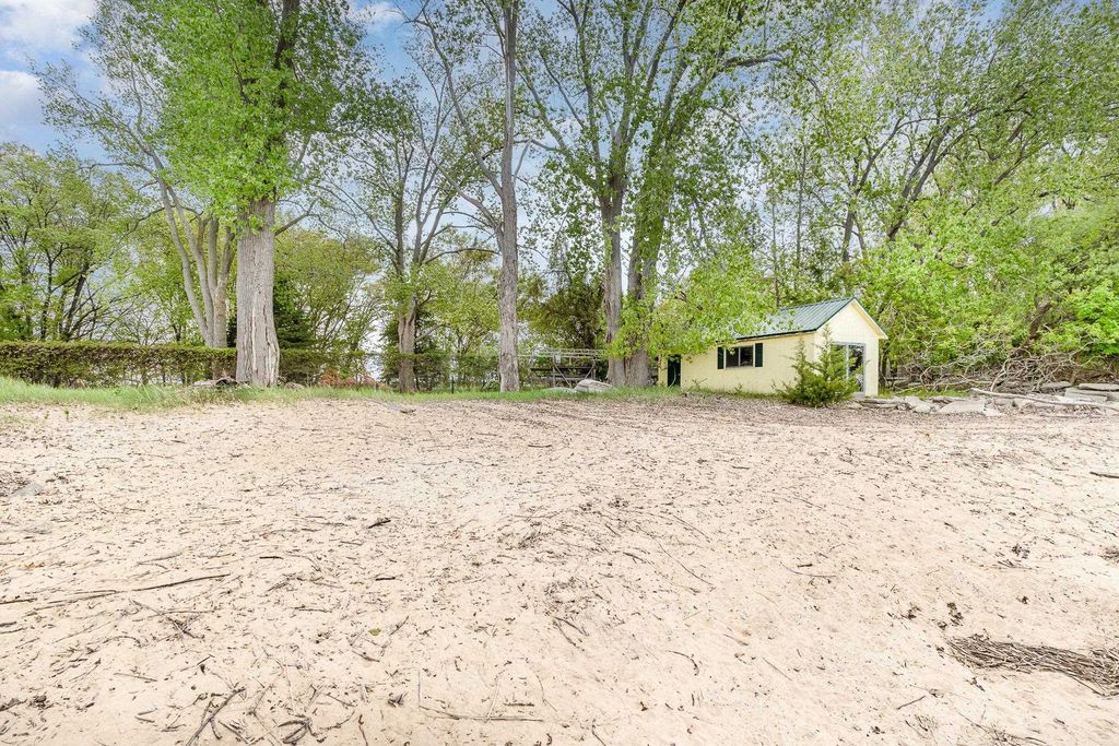 430 Ricoma Beach Road, Bay City, MI 48706
