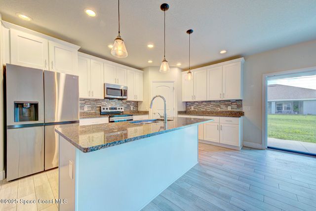 531 Topeka Road SW, Palm Bay, FL 32908