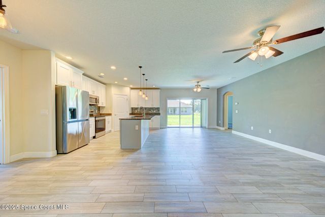 531 Topeka Road SW, Palm Bay, FL 32908