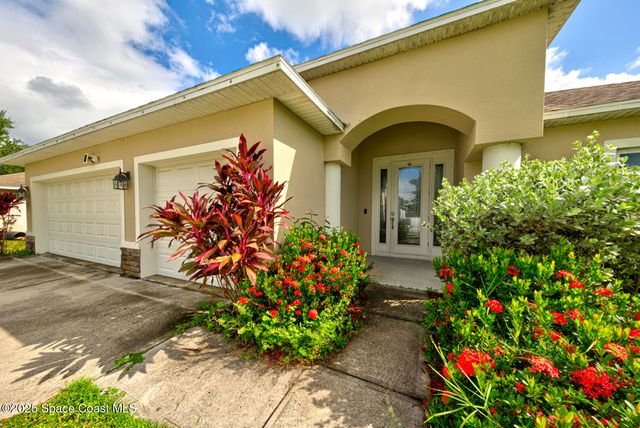 531 Topeka Road SW, Palm Bay, FL 32908