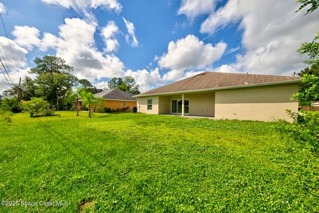531 Topeka Road SW, Palm Bay, FL 32908