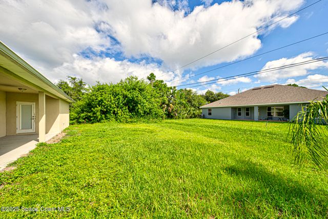 531 Topeka Road SW, Palm Bay, FL 32908