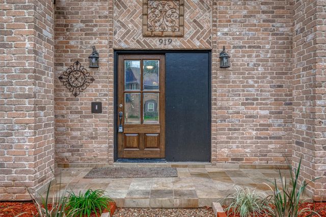 919 Mockingbird Way, Sugar Land, TX 77478