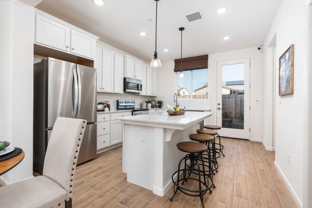 6588 E Cresthaven Drive, Fresno, CA 93727