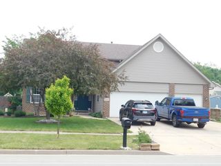 1064 N 129th Infantry Drive, Joliet, IL 60435