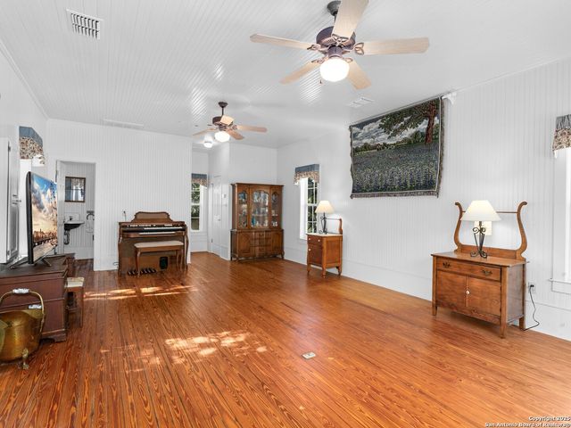 146 Upper Cibolo Creek, Boerne, TX 78006