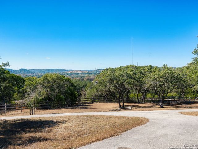 146 Upper Cibolo Creek, Boerne, TX 78006