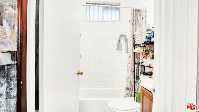 644 N Serrano Avenue, Los Angeles, CA 90004