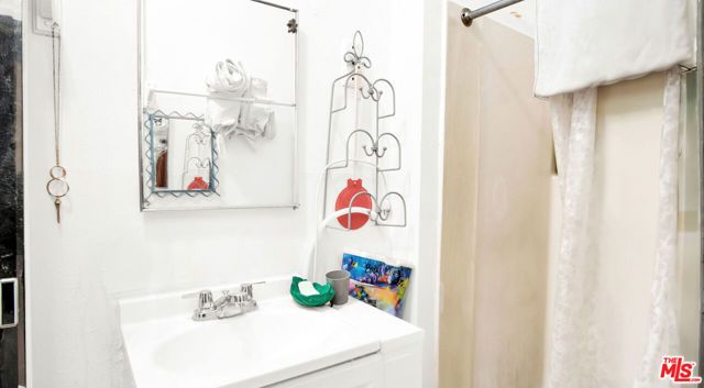 644 N Serrano Avenue, Los Angeles, CA 90004