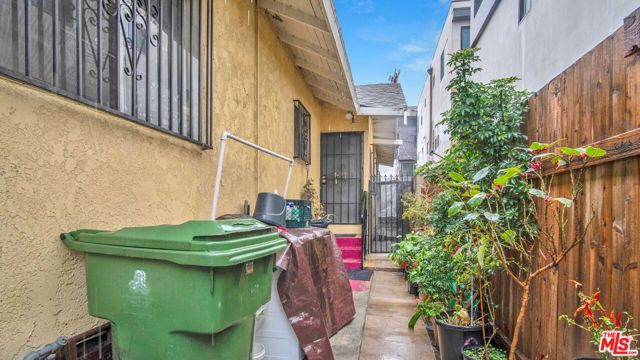 644 N Serrano Avenue, Los Angeles, CA 90004