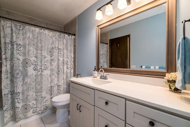 6970 Pima Lane, Chanhassen, MN 55317