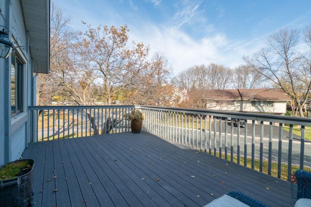 6970 Pima Lane, Chanhassen, MN 55317