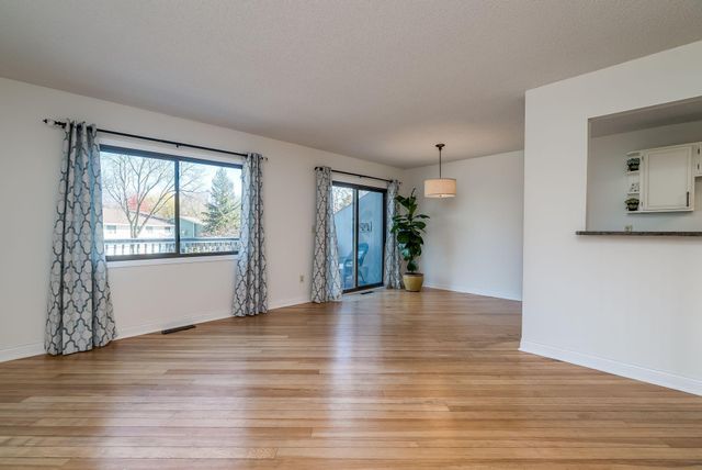 6970 Pima Lane, Chanhassen, MN 55317