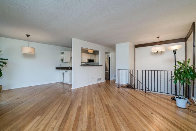 6970 Pima Lane, Chanhassen, MN 55317