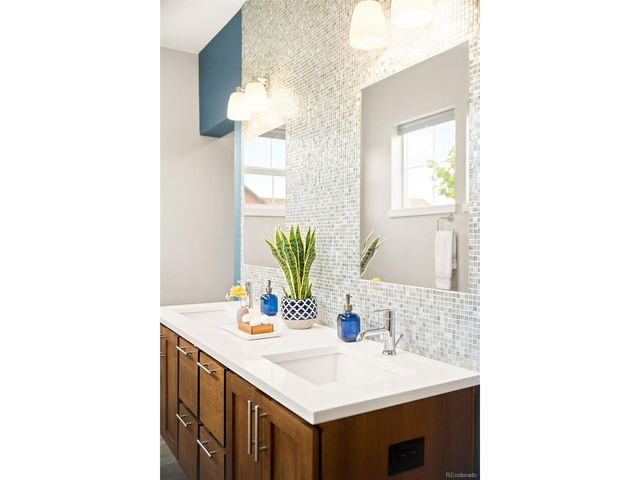 6660 Warren Dr, Denver, CO 80221