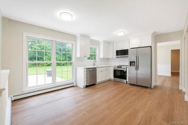 11 Bates Lane, Ridge, NY 11961