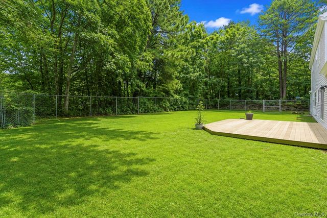 11 Bates Lane, Ridge, NY 11961
